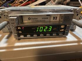 Clarion 5700r Vintage Am/fm Stereo Cassette Reciever Shaft Mount For Parts