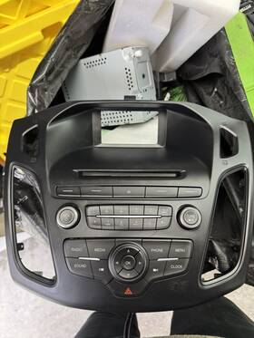 026891 Ford 2012 2013 2014 Focus Oem Stereo Radio Control Panel And Dash Vent Bezel