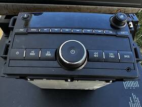 28435272 General Motors Original Stock Media Radio System- Chevy Express 3500