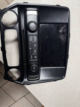 6255 General Motors 2017 Chevy Silverado Screen/ Control Panel - Used