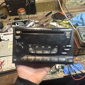 Matsushita 28185-72500 2001 Nissan Xterra Radio Screen/button Interface. Working Order Minor Scratches