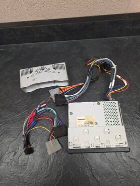 Cq-df100u Panasonic Car Radio With Cords No Faceplate Untested As Is