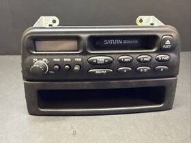 Saturn Ur100573668 1990 S In Dash Radio Cassette Player With Tray 21023552