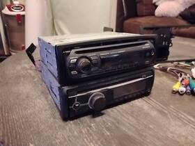 Cdx-gt310 Sony /cz102 2 Radios With Extra Items
