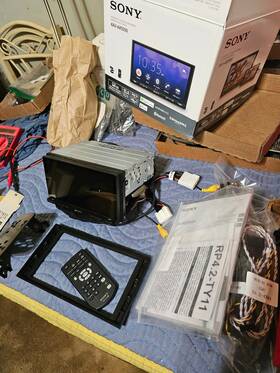 Sony Xav-av5500 Car Av Reciever With Remote Manuals And Accessories